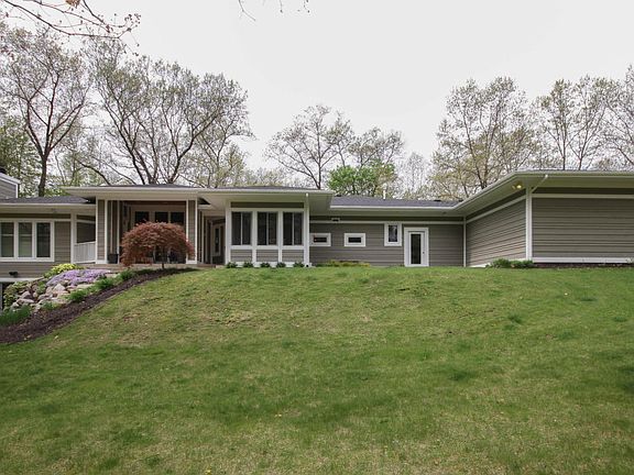 4th image of 1858 Highgrove Dr SE