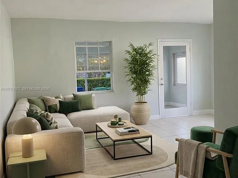 2412 SW 11th St #1 — Photo 2