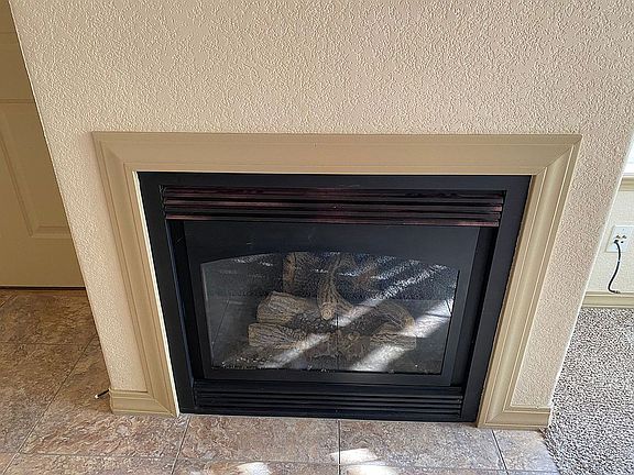 Cozy gas fireplace LR