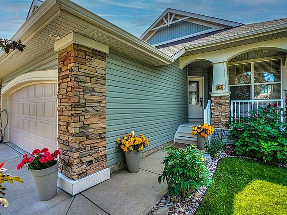 3rd image of 92 N Sunset Cir