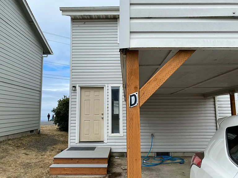 410 SW Fall St — Photo 29