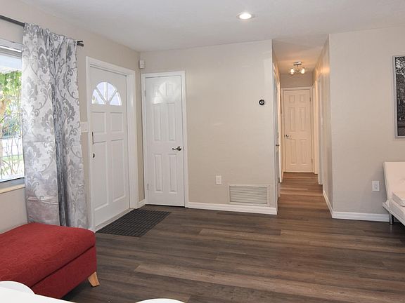 4th image of 2721 Wood St