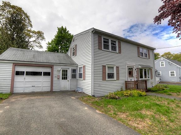 5th image of 90 Carey Cir