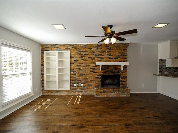 4th image of 969 Chateau Valee Cir