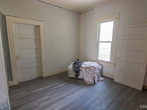 5th image of 407 N 8th St