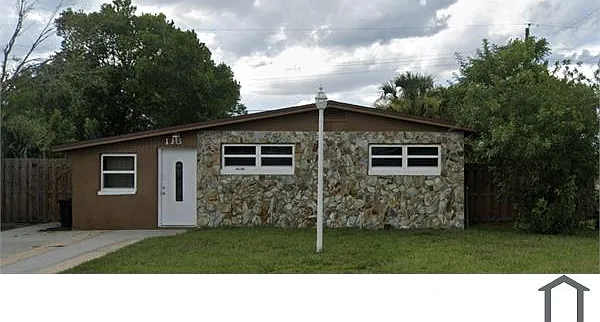 118 Academy Ave — Photo 1