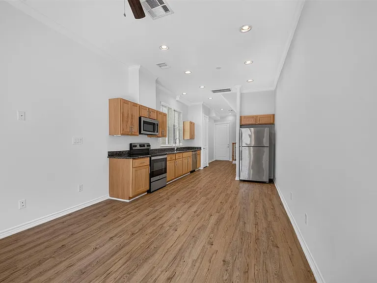3229 Real St #B — Photo 16
