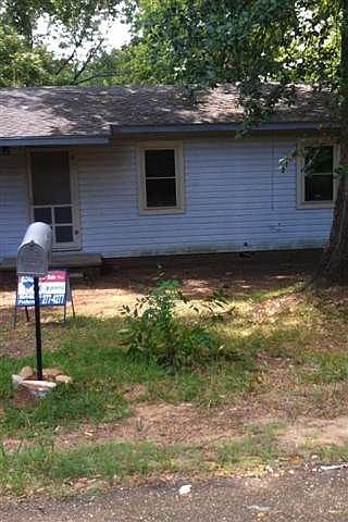 2nd image of 601 Ellington St
