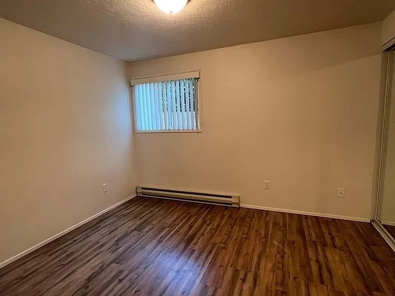 3930 Lake Grove Ave #1C — Photo 23