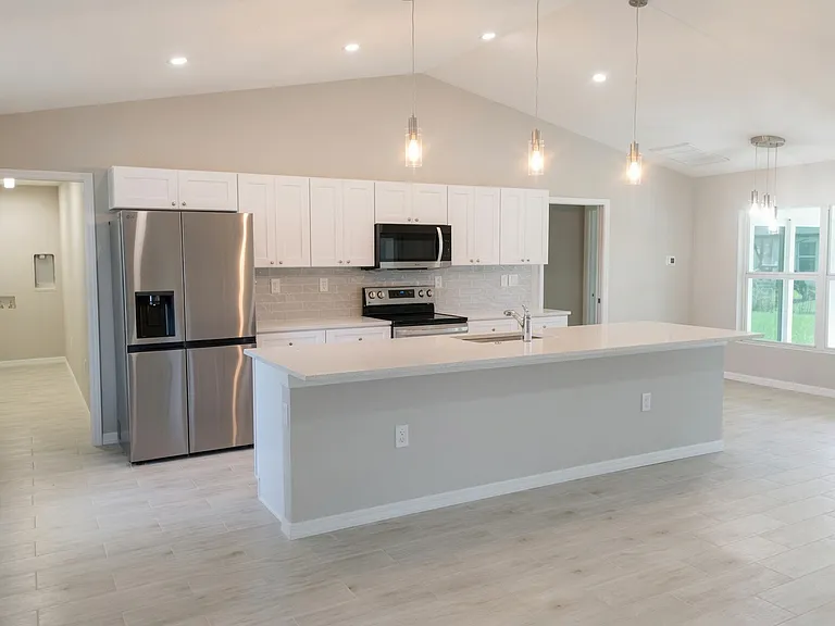 1003 NW 7th Pl — Photo 7