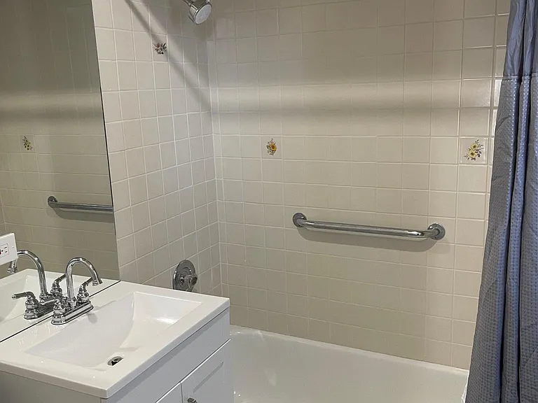 313 N Wolf Rd — Photo 18