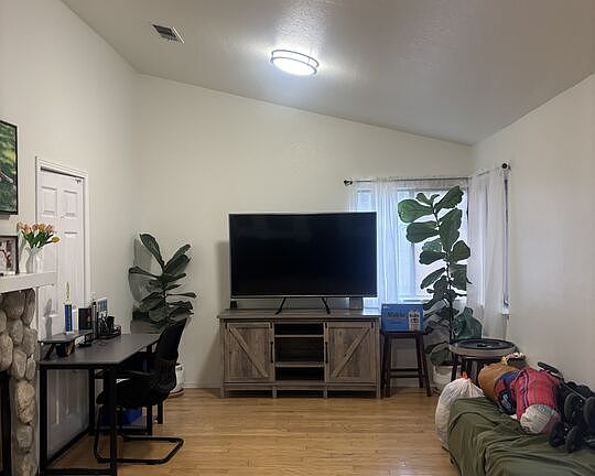 4th image of 44335 Palo Verde St