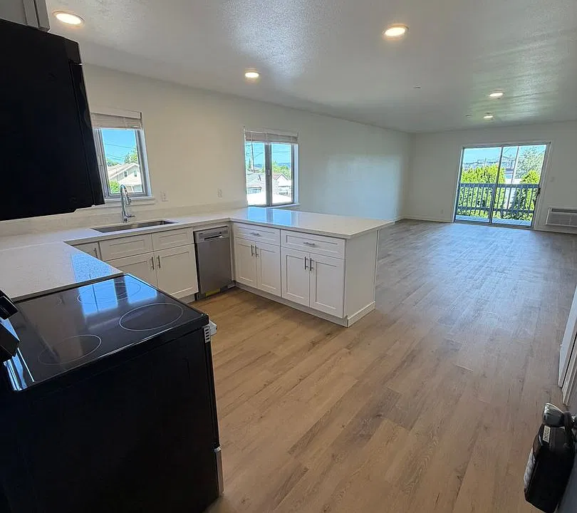 309 W C St