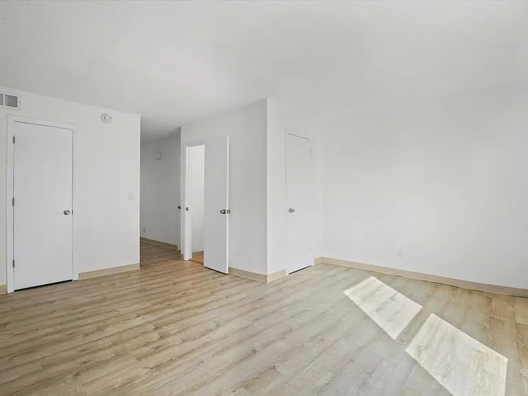 1903 Peach St — Photo 12