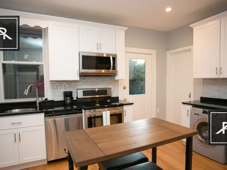9 Story St #2 — Photo 1