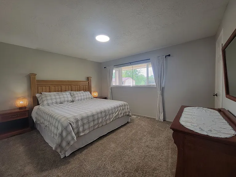 Newly Renovated Townhouse - Pet Friendly!! — Photo 10