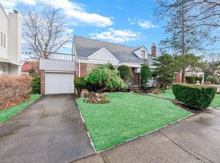 8051 Little Neck Pkwy, Glen Oaks, NY 11004
