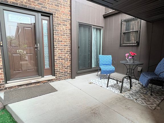 3rd image of 28 Cedar Creek Ct