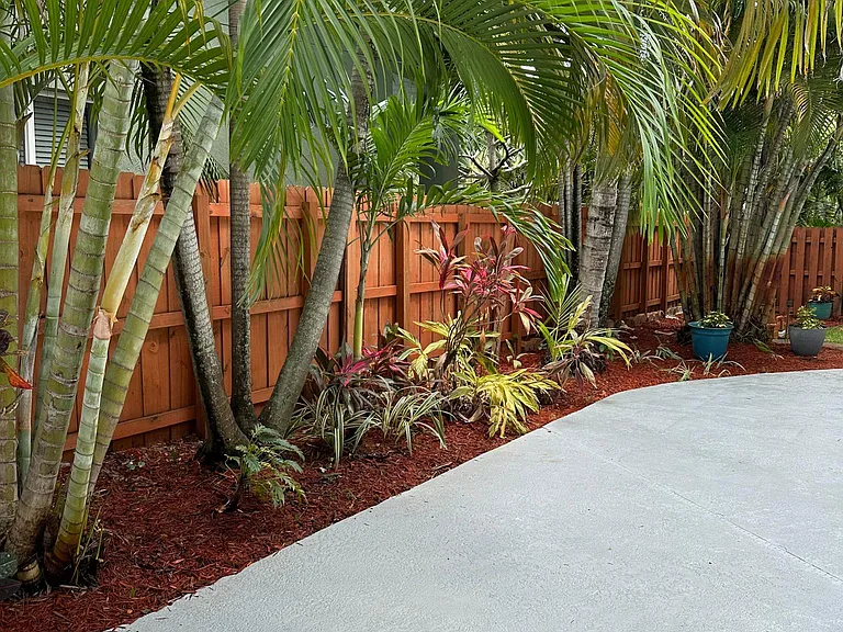 1007 SW 18th St — Photo 29