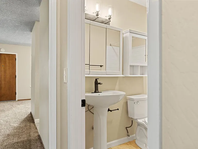 Park Plaza Apartments — Photo 48