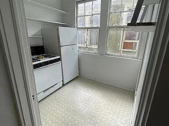 2nd image of 4233 Fontainebleau Dr