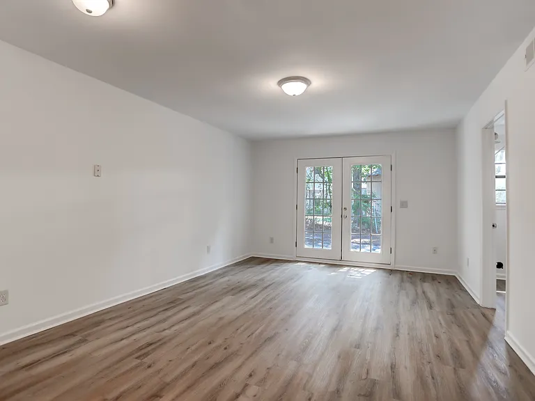 1618 Poinsettia Rd — Photo 2