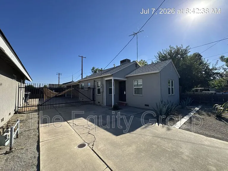 710 E Tulare Ave — Photo 1