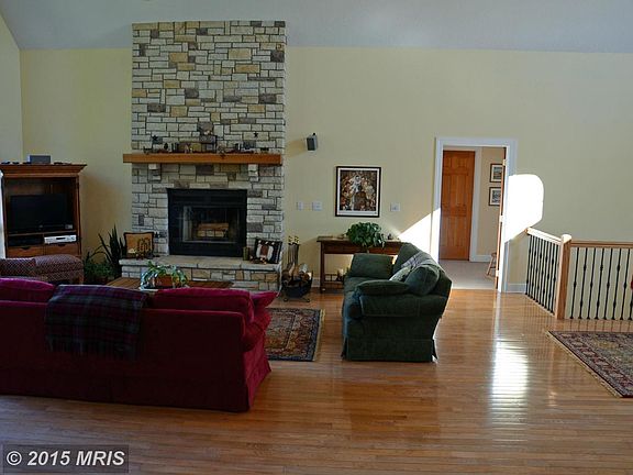 3rd image of 336 Moonrise Dr