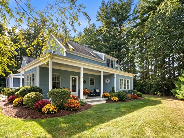 39 Hathaway Pond Cir, Rochester, MA 02770