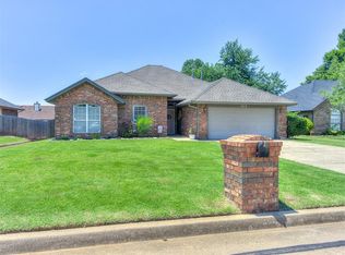 1813 Windsong Dr, Midwest City, OK 73130