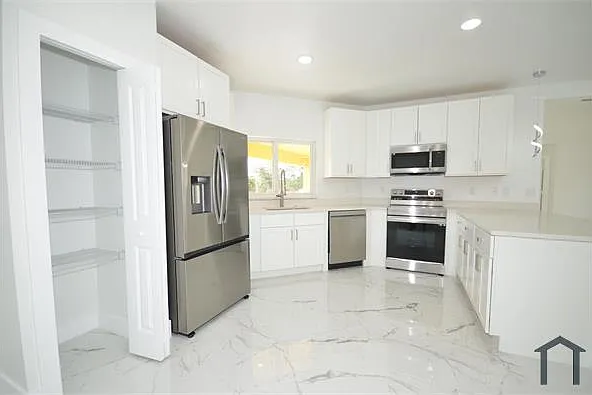 1132 Edelweiss St E — Photo 37