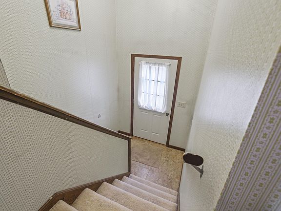 4th image of 857 W Hubert Ave