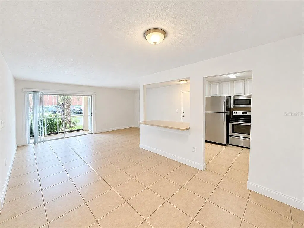 2 bed, 1.0 bath, 1051 sqft, $1,500 — Photo 4
