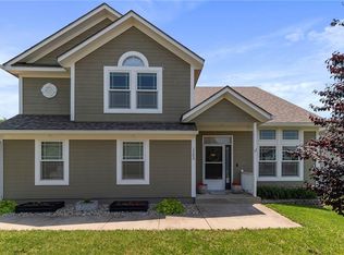 1203 Bradford Dr, Greenwood, MO 64034
