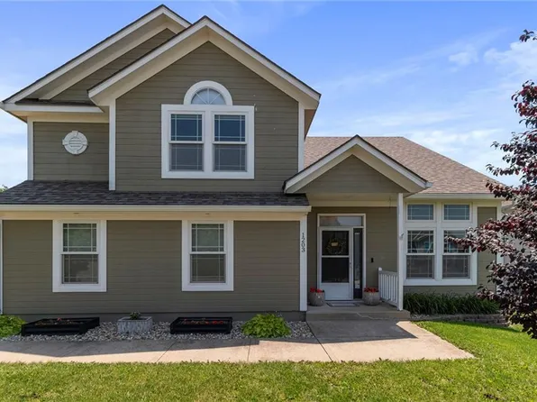 1203 Bradford Dr, Greenwood, MO 64034