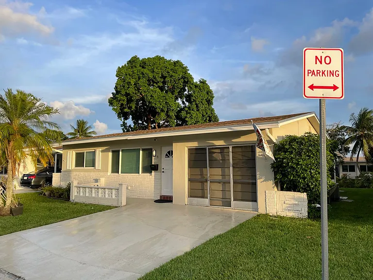 6860 NW 12th St — Photo 8