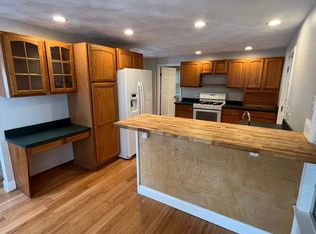 10 Mission Pl, Lowell, MA 01852