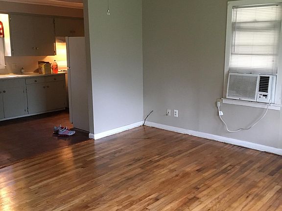 2nd image of 402 Crawford St