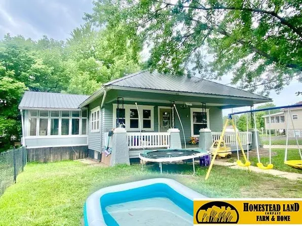 1129 A St, Fairbury, NE 68352