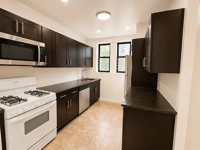 4 Carnegie Ave #BASEMENT — Photo 4