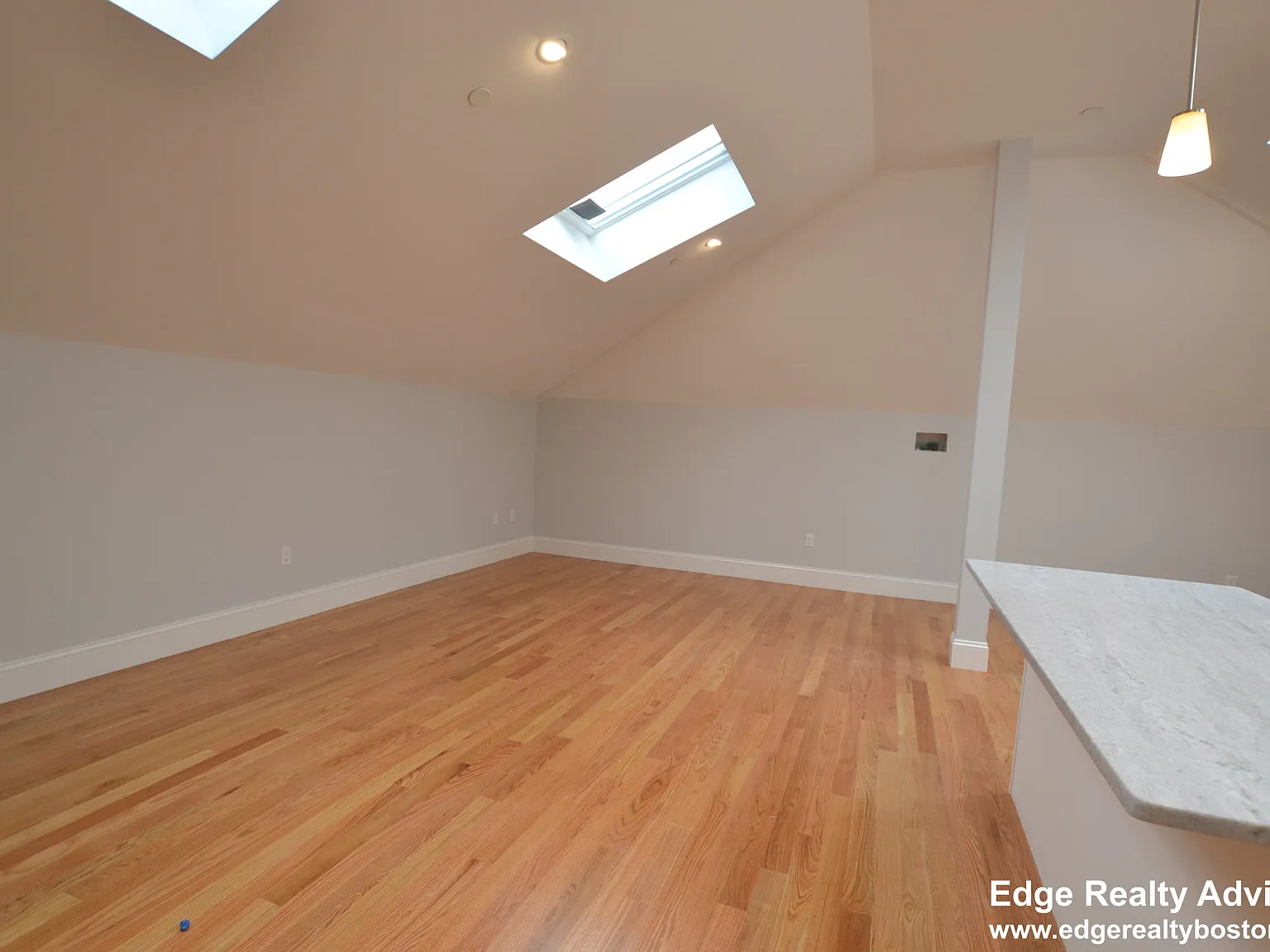 4 bed, 2000 sqft, $4,700 — Photo 4