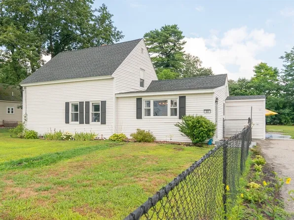 22 Leighton St, Pepperell, MA 01463