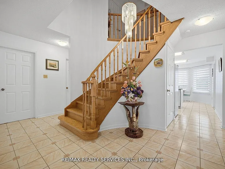 62 Fernbrook Cres — Photo 22