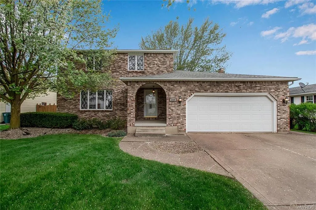 2229 Loree Cir photo 1