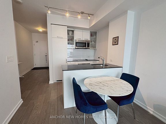 3rd image of 12 York St #1703