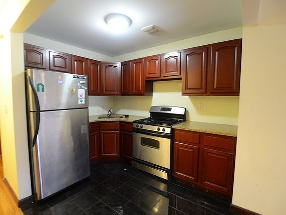 4th image of 221 Quincy St #2