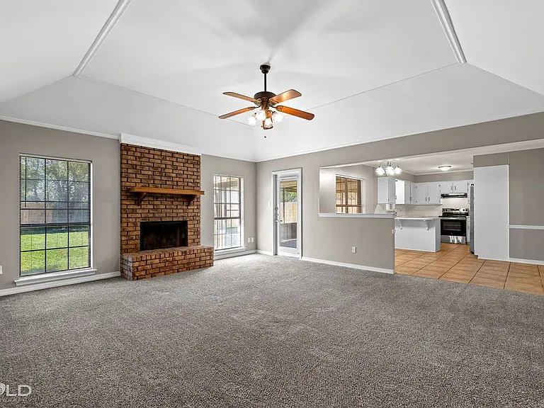 2542 Spruce Dr — Photo 1