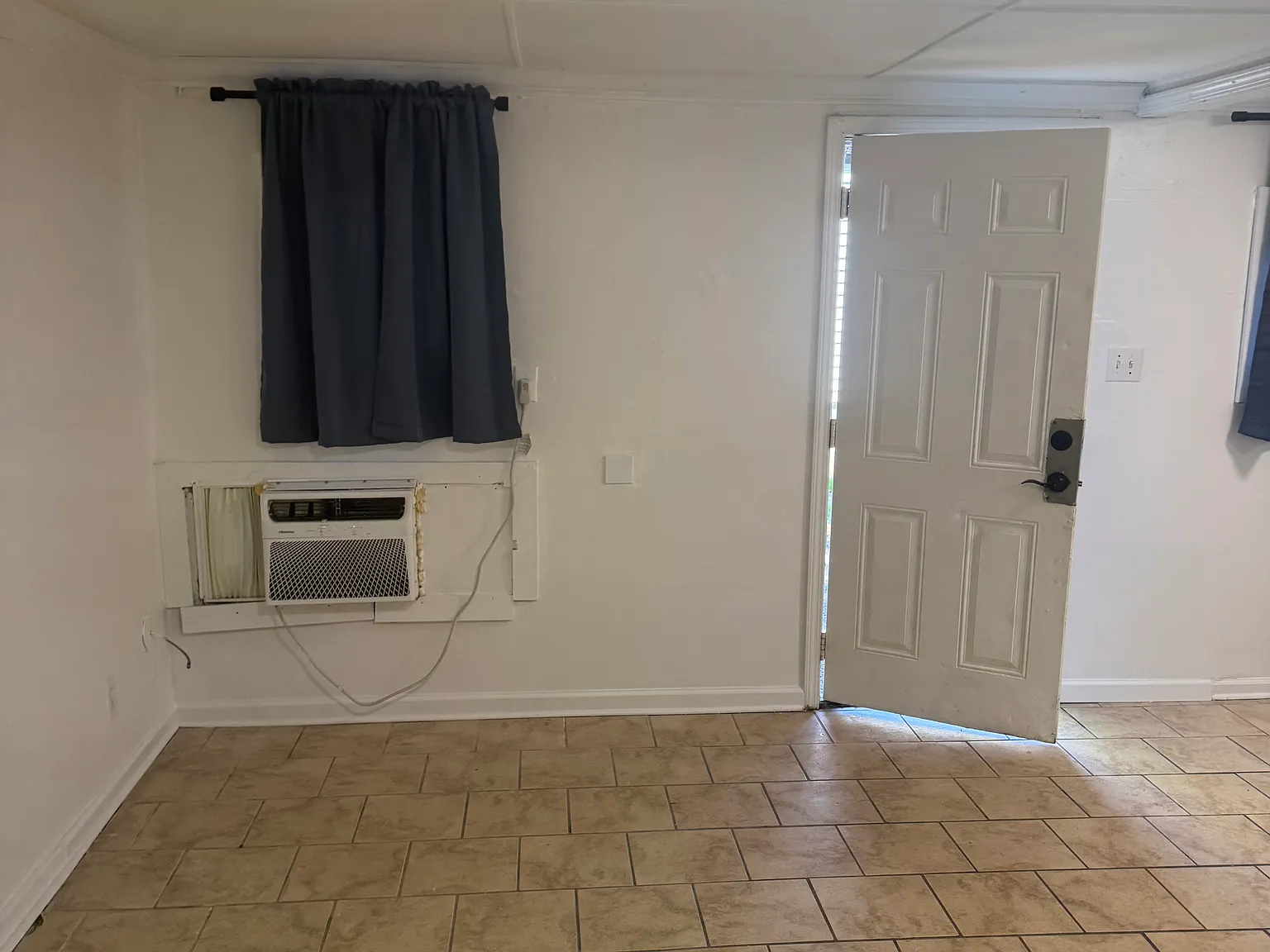 Studio, 500 sqft, $650 — Photo 3