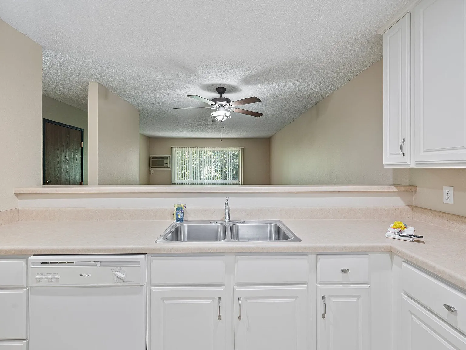 Somerset Oaks Apartments and Townhomes — Photo 2