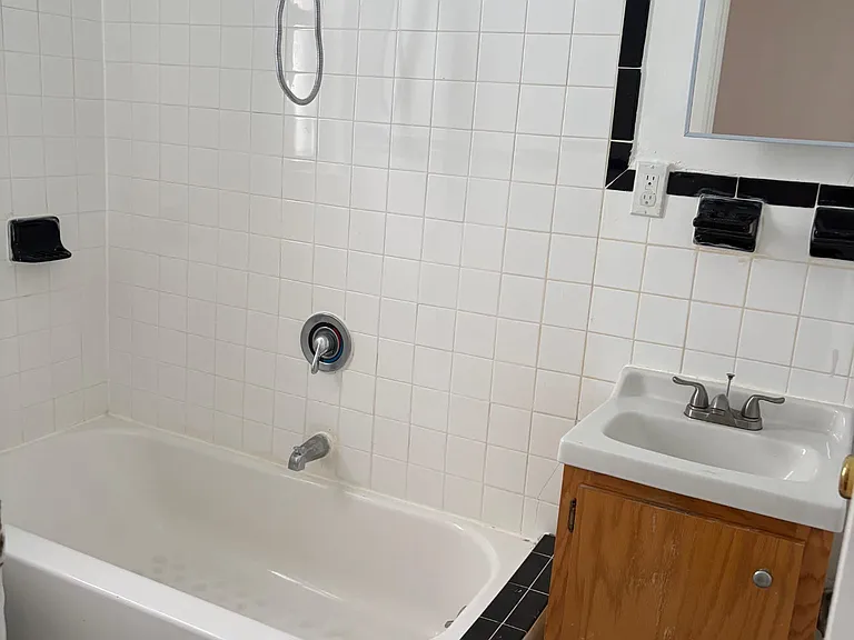 215 E 197th St #2J — Photo 4